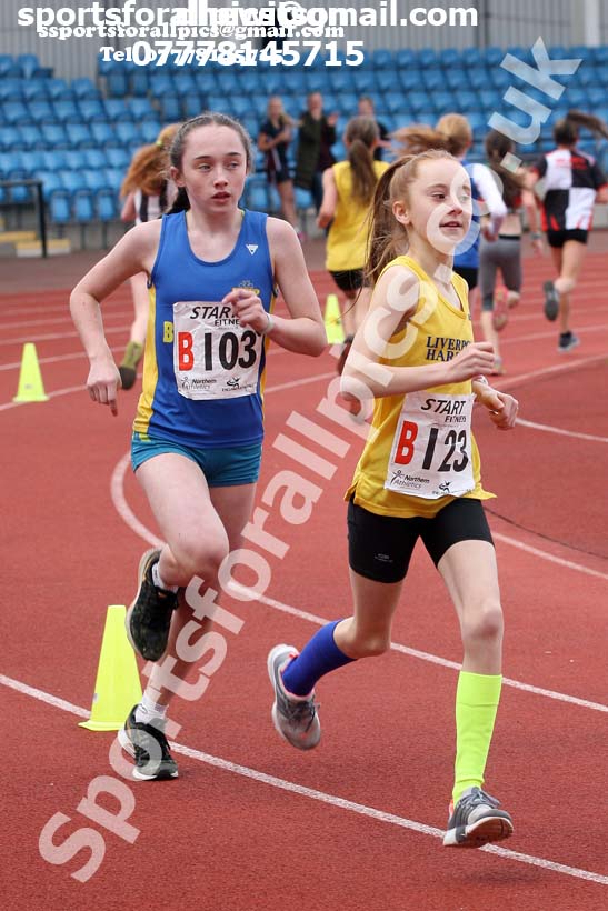 Girls under-13s 3 stage relay, Northern Senior 6 and 4 and Junior Stage Road Relays, SportsCity, Manchester. Photo:  David T. Hewitson/Sports for All Pics